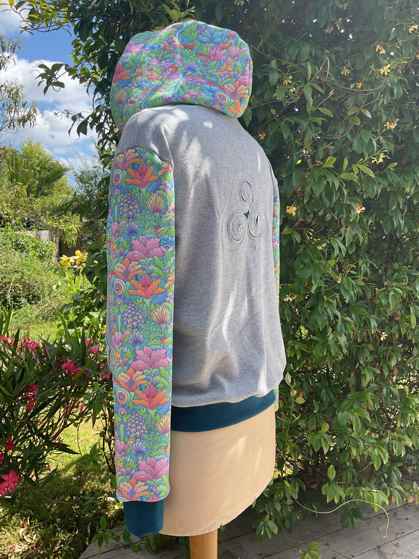 Sweat capuche jersey interlock et sweat gratté